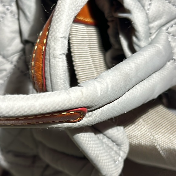 Mz Wallace gray bucket bag. Detachable straps with top handles. - Picture 9 of 14